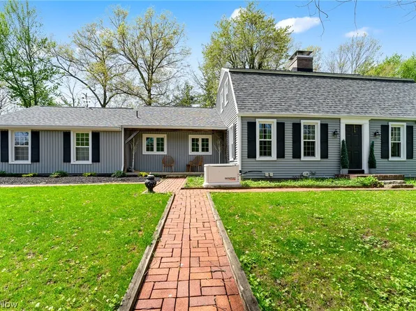 830 Blueberry Hill Dr, Canfield, OH 44406