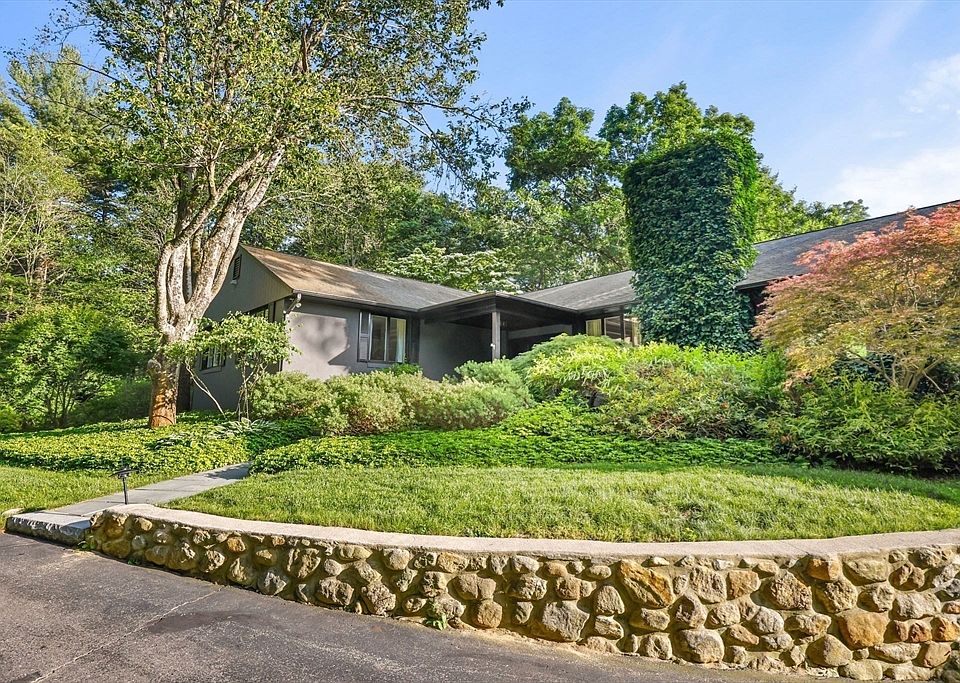 2nd image of 51 High Rock Rd