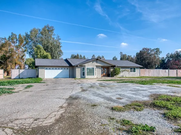 1104 S Bishop Ave, Kerman, CA 93630