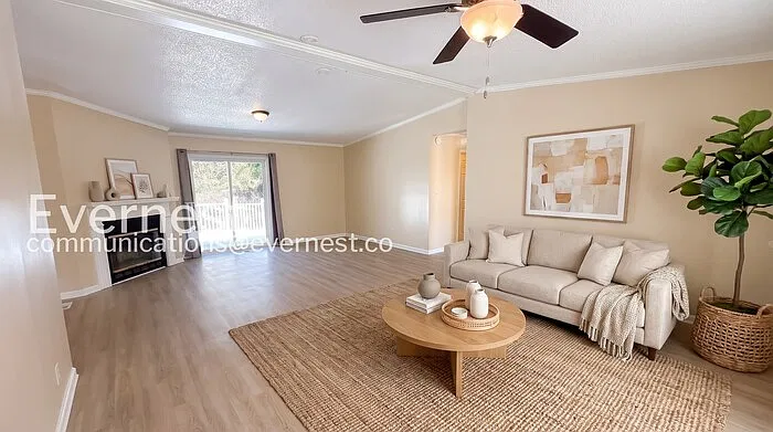 4 bed, 2.0 bath, 2120 sqft, $1,995 — Photo 2