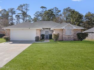 11541 Bayou Pl, Ocean Springs, MS 39564