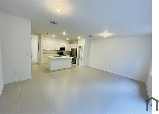 4 bed, 1691 sqft, $3,600 — Photo 2