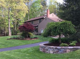 9 Trainor Dr, Weatogue, CT 06089