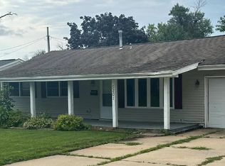5201 Harbet Ave NW, Cedar Rapids, IA 52405