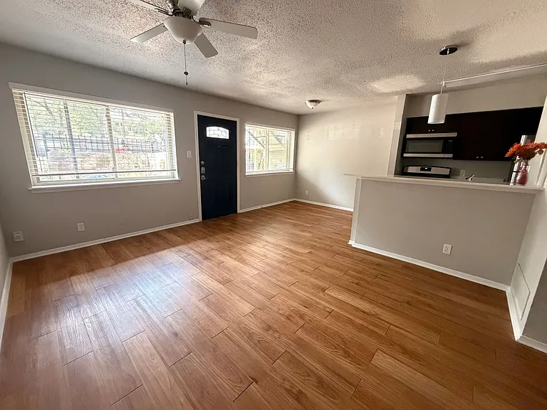 1202 Newning Ave #106 — Photo 2