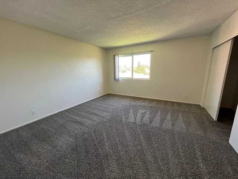 708 E Ruddock St — Photo 12