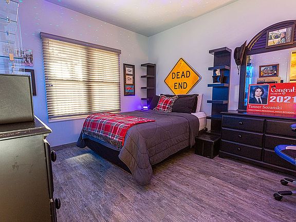 5th image of 12 Pine Cres Unit 12