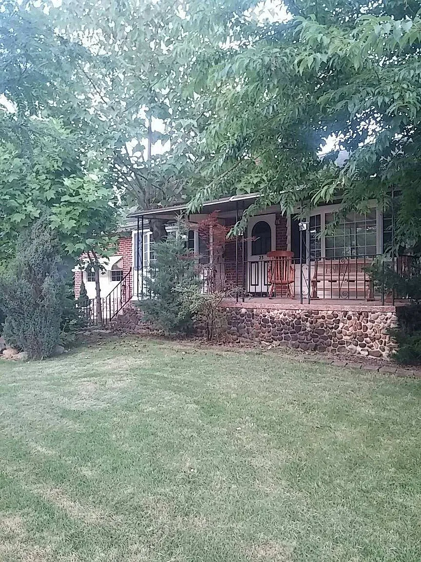 23 Landon Dr photo 1