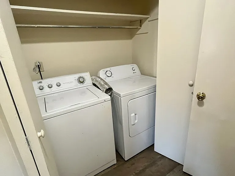 200 E Palestine Ave — Photo 11