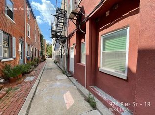 926 Pine St #1R, Philadelphia, PA 19107