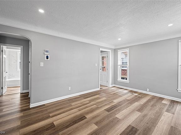 4th image of 5259 E 115th St