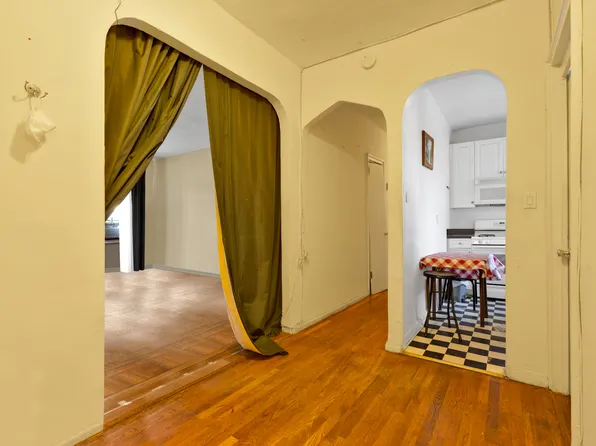 3111 Brighton 1st Place image 6 of 21