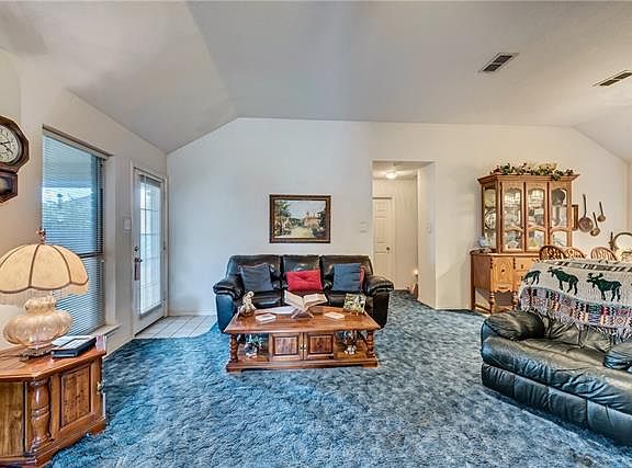2nd image of 1071 Roundrock Dr