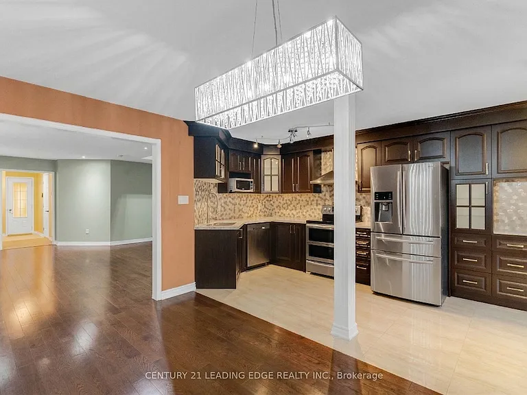 7166 Sandhurst Dr — Photo 15