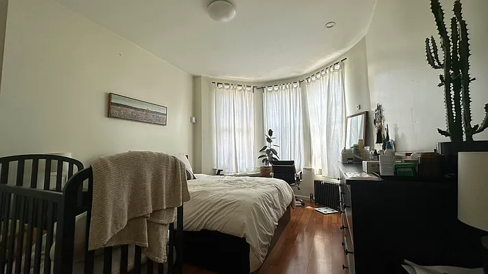 Rented by Chase Global Realty Corp | media 7