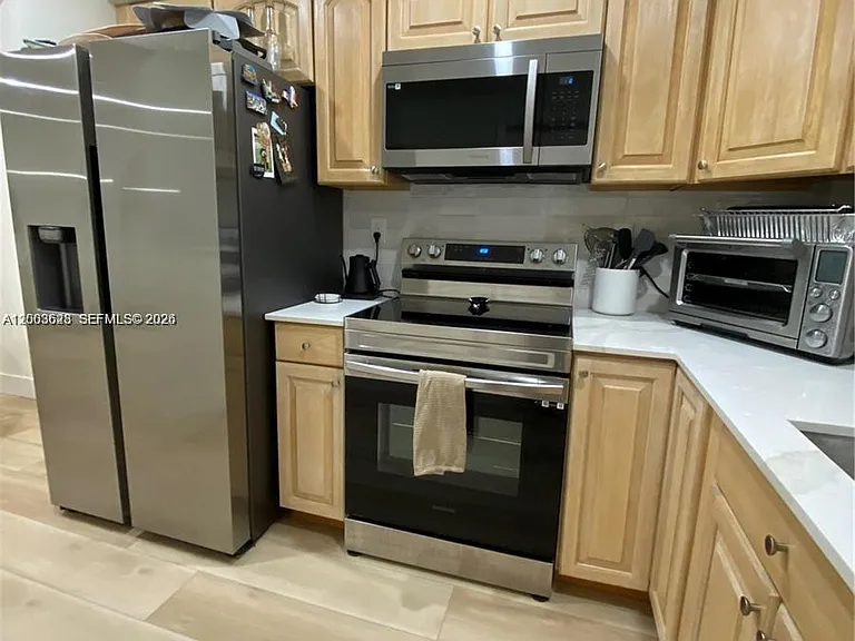 1200 Tallwood Ave #302 — Photo 8