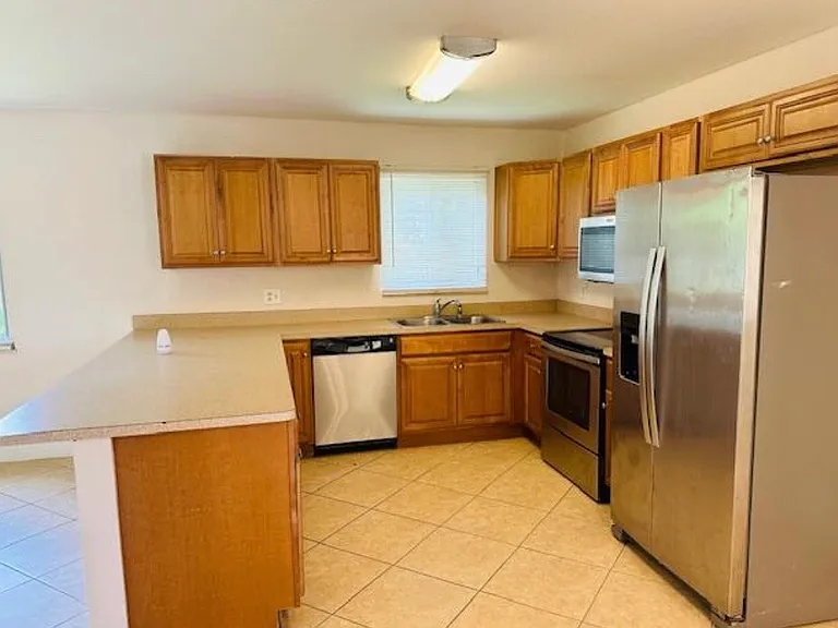 3421 Helena Dr — Photo 2
