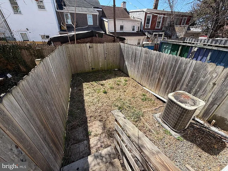 134 W Airy St — Photo 18