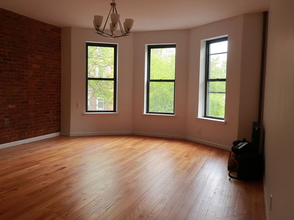 1st image of 556 Dean St APT 2R
