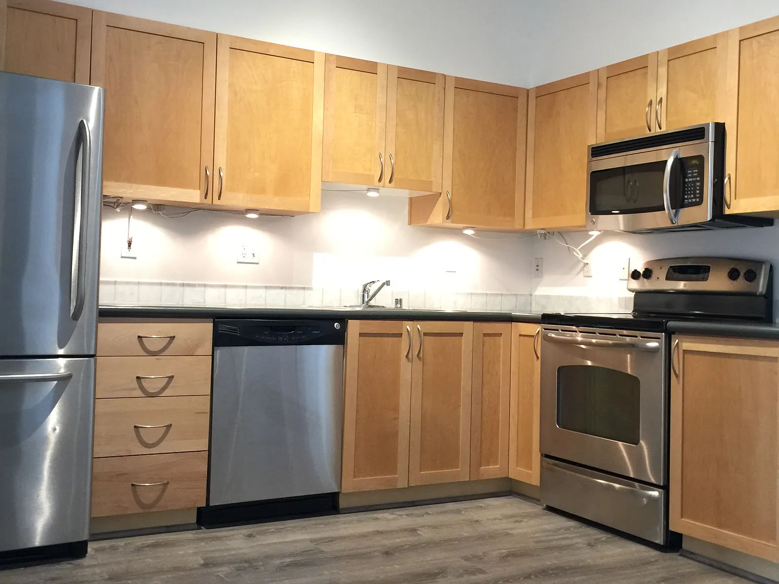 Studio, 480 sqft, $1,910 — Photo 3