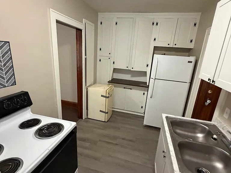 598 Blaine Ave #2 — Photo 3