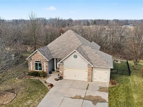 604 Indian Trail Ct, Smithville, MO 64089