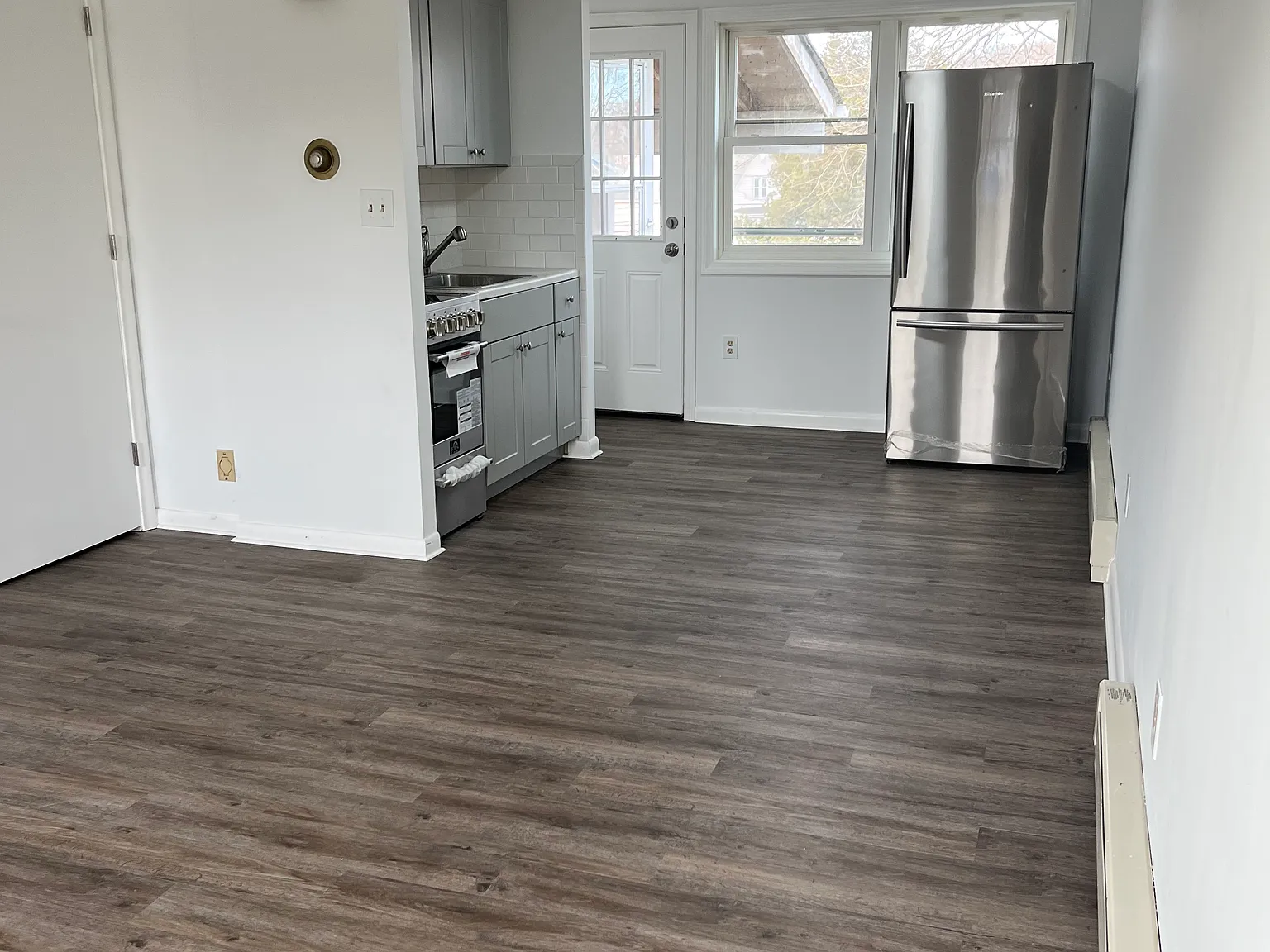 Studio, 350 sqft, $1,200 — Photo 1