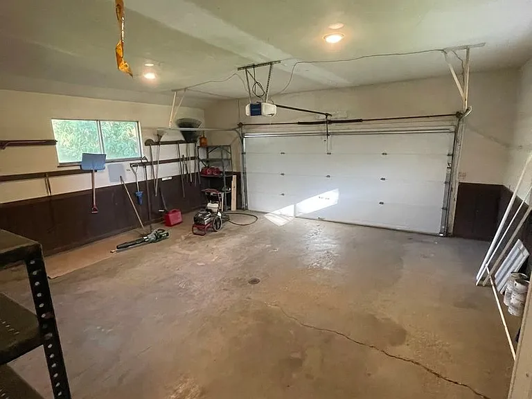 3212 Charing Cross Rd — Photo 36