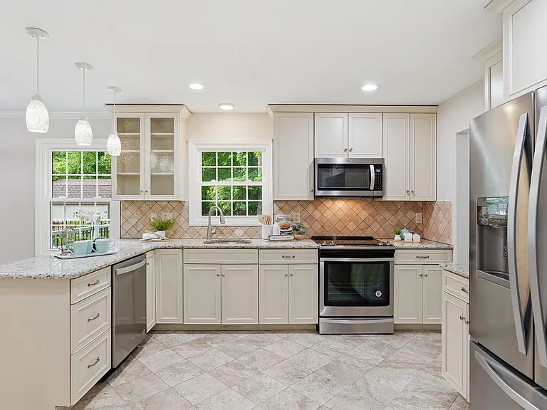2515 Tabor Ct — Photo 13