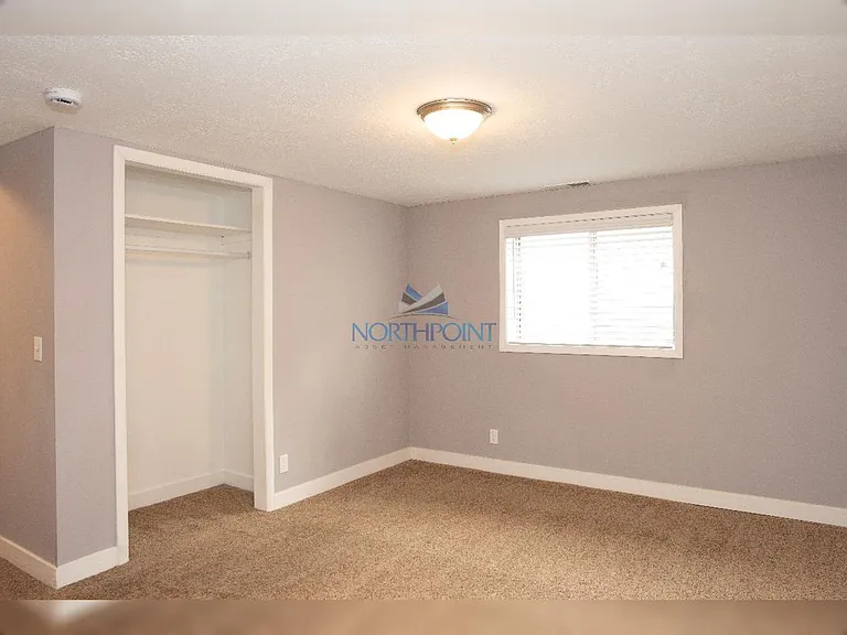 Bright & Open 2 bed 2 bath — Photo 10