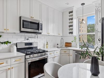 328 W 96th St APT 2C, Manhattan, NY, 10025