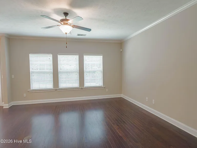1945 Kenlock Dr — Photo 6