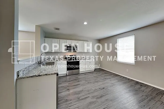 1417 Erin Dr — Photo 6