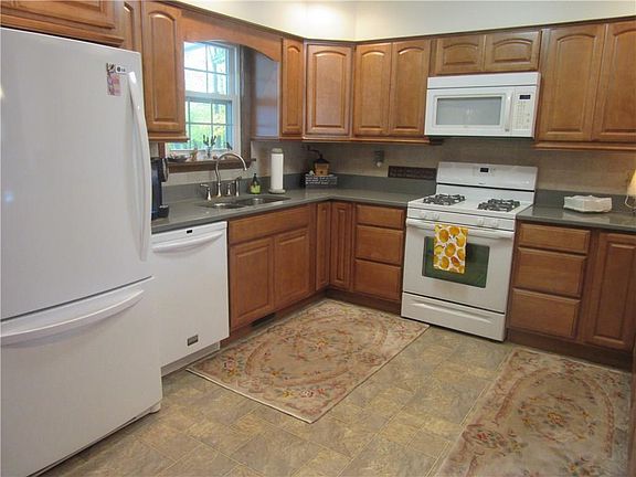 3rd image of 205 Bunny Ln