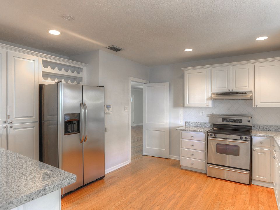 1st image of 3808 W Palmira Ave