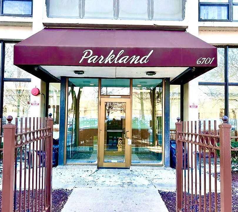 1st image of 6701 S Crandon Ave APT 9B