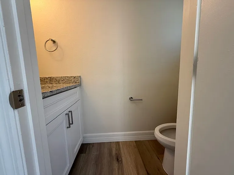 510 Jackson Ave — Photo 29