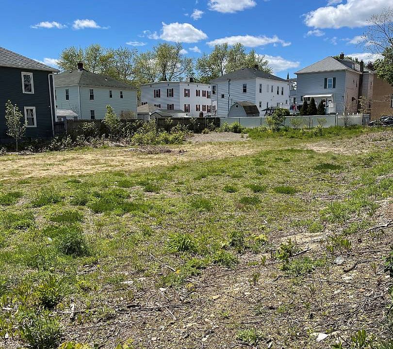 2nd image of 139 7th St