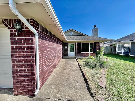 2nd image of 9492 E Sprucewood Dr