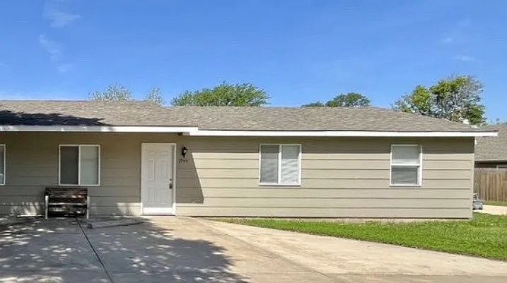 2941 W Elm St — Photo 1