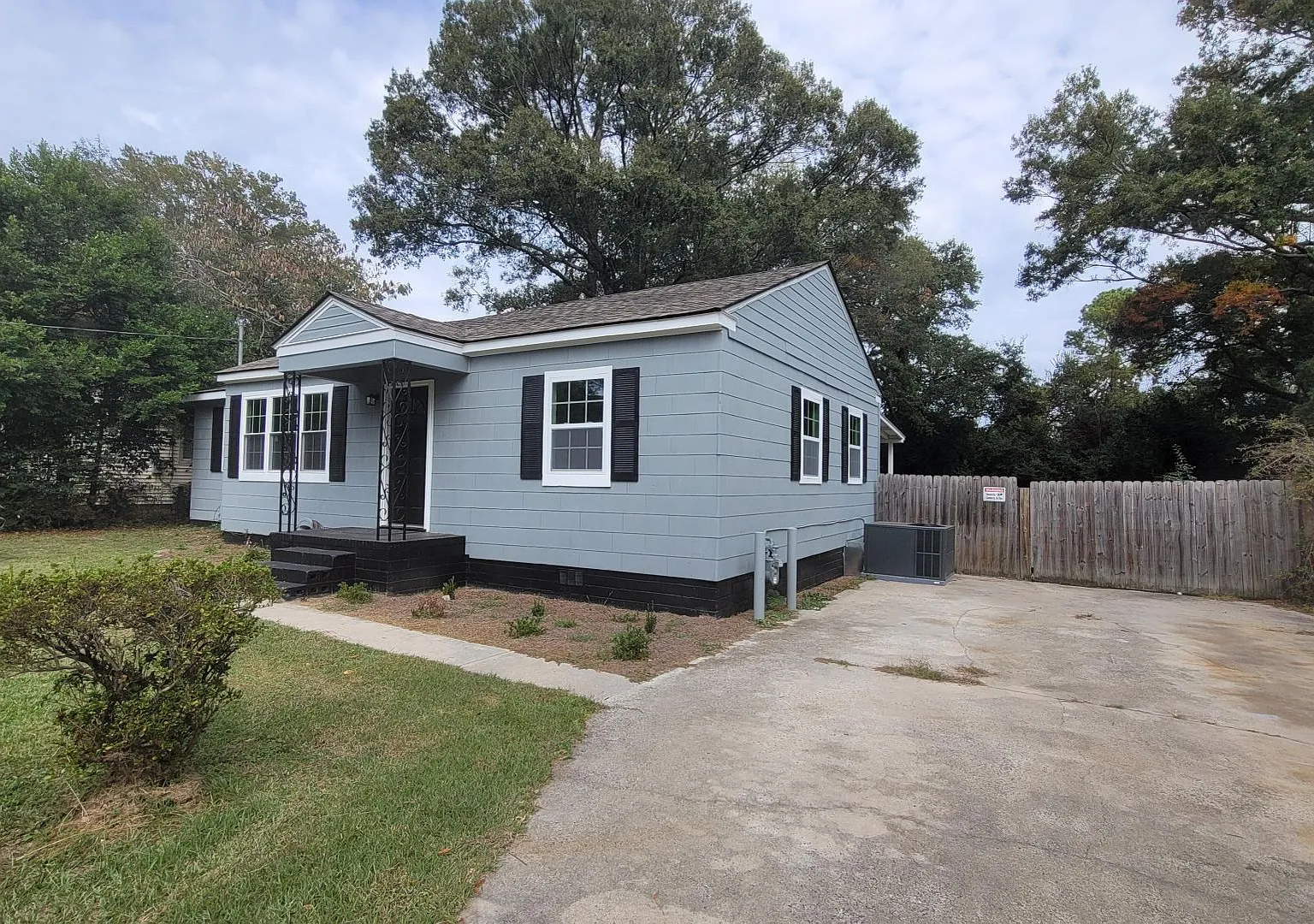 Move In Special - 50% Off First Month's Rent With Move In Before 1/15/2024 — Photo 2
