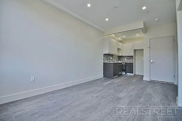 Rented by Real Street Inc | media 4