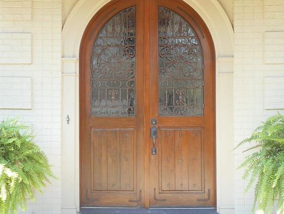 3rd image of 103 Surrey Ln