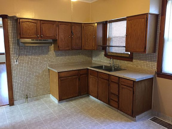 4th image of 1608 S 61st Ct