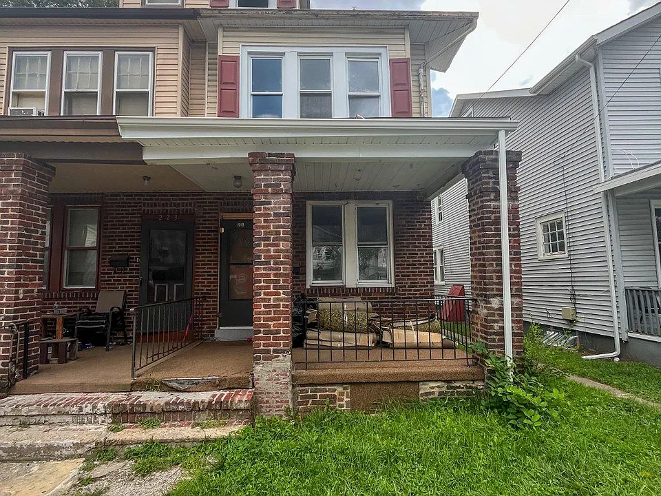 221 Woodlawn Ave