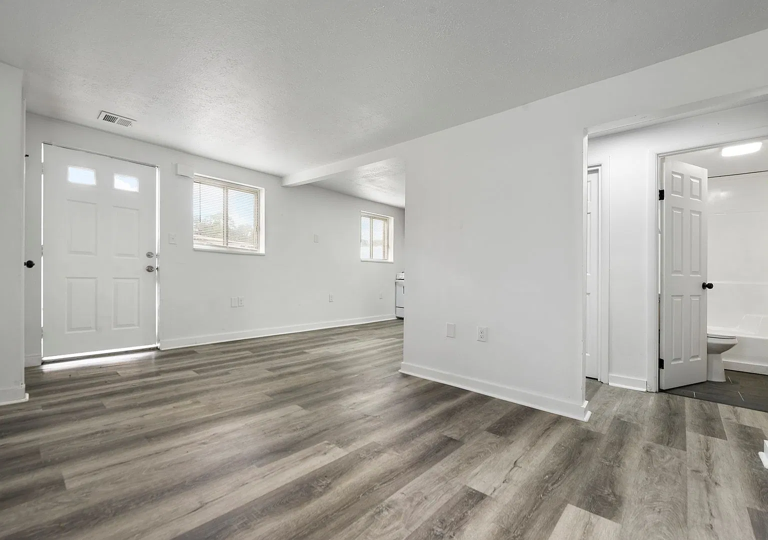 420 Broadway Avenue — Photo 3