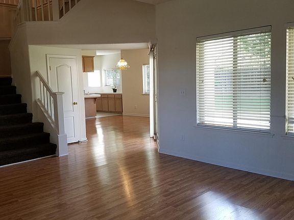 5th image of 2864 E Cromwell Ave