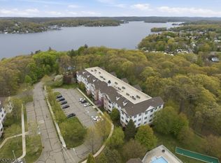 79 Ridgeview Ln, Mount Arlington, NJ 07856