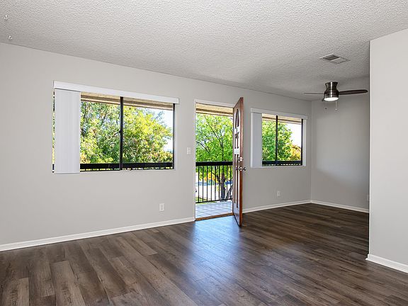 3rd image of 1501 W Victory Blvd #F