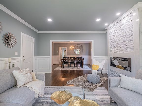4th image of 12943 Elm St